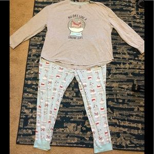Women’s Plus Size Christmas Pajama Set!